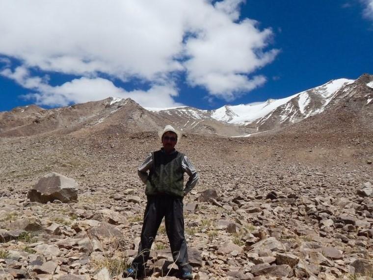 A local guide stands near Shali Kangri glacier in the Ladakh region of the Indian Himalayas. Hélène Lapierre-Messier